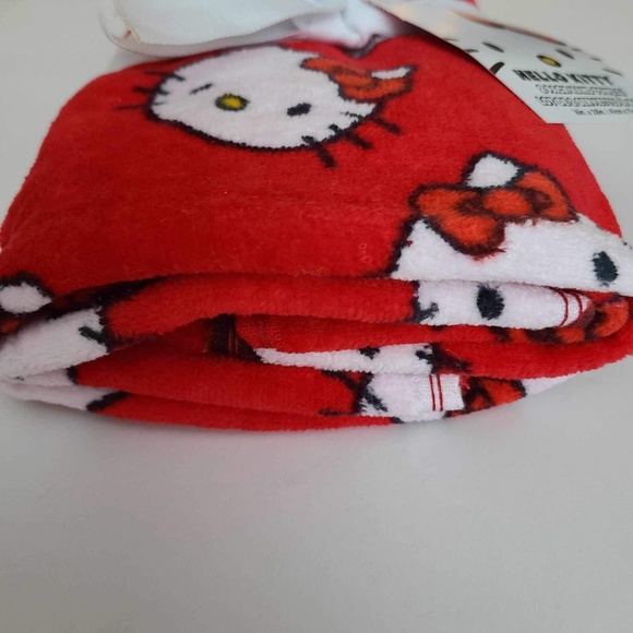 Hello Kitty pack of 2 hand towels red color w/pattern 100% cotton brand new - Picture 5 of 13